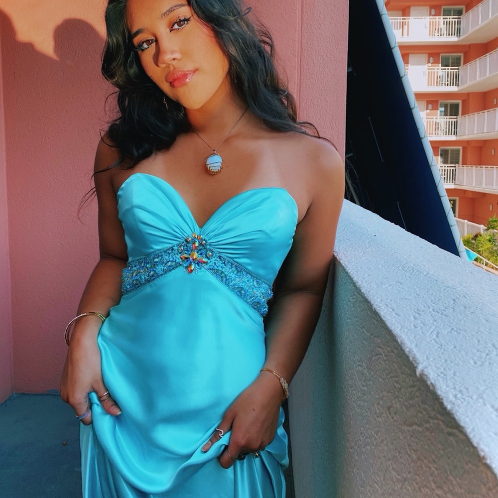 🦋BLUE SILK GOWN🦋